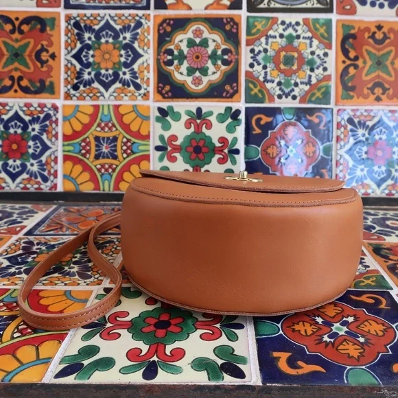 Clare V. Elodie in Cuoio - Picture 2 of 15